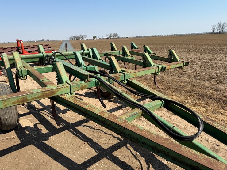 #40325-•-20'-chisel-plow-image-39