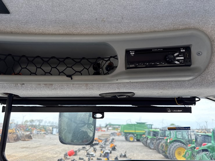 2015-new-holland-t8.410-image-53