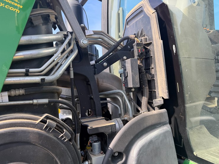 2017-john-deere-8320r-image-42