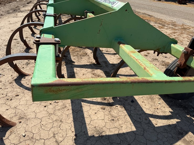 #40333-•-bigham-brothers-23'-chisel-plow-image-12