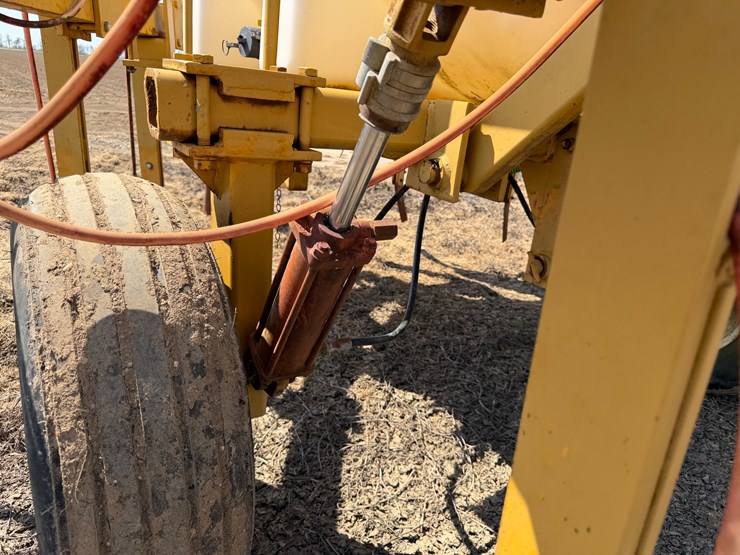 #40307-•-kbh-12-row-24"-500gal-knife-applicator-image-16