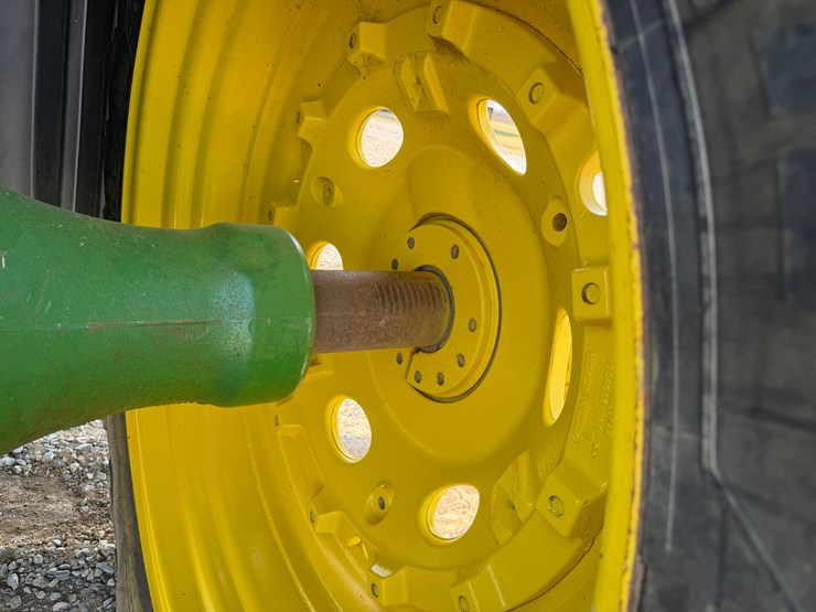 2011-john-deere-8285r-image-11