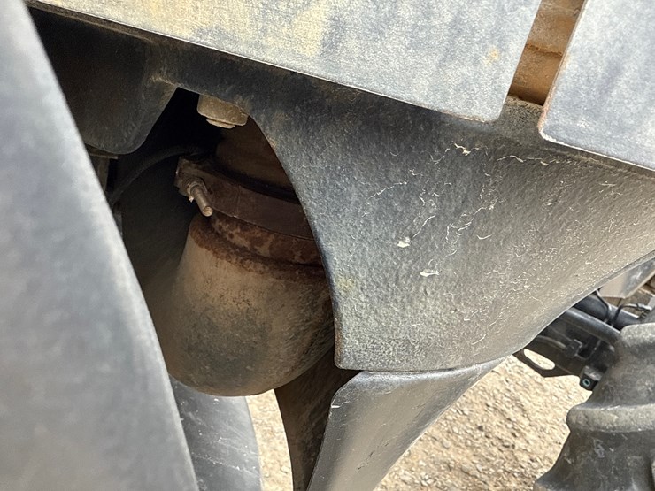 2015-new-holland-t8.410-image-13