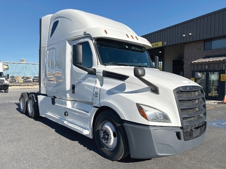 2020-freightliner-cascadia-126-image-1