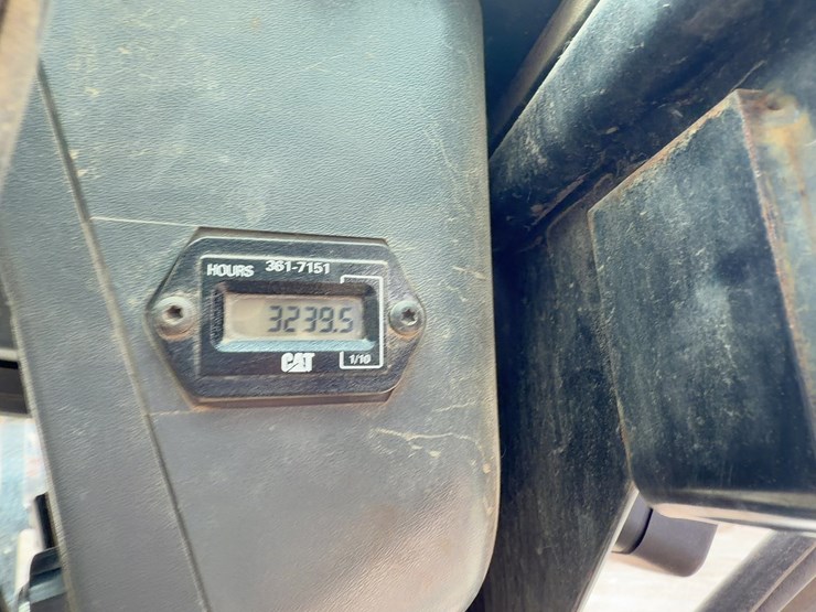 2014-caterpillar-247b3-image-23