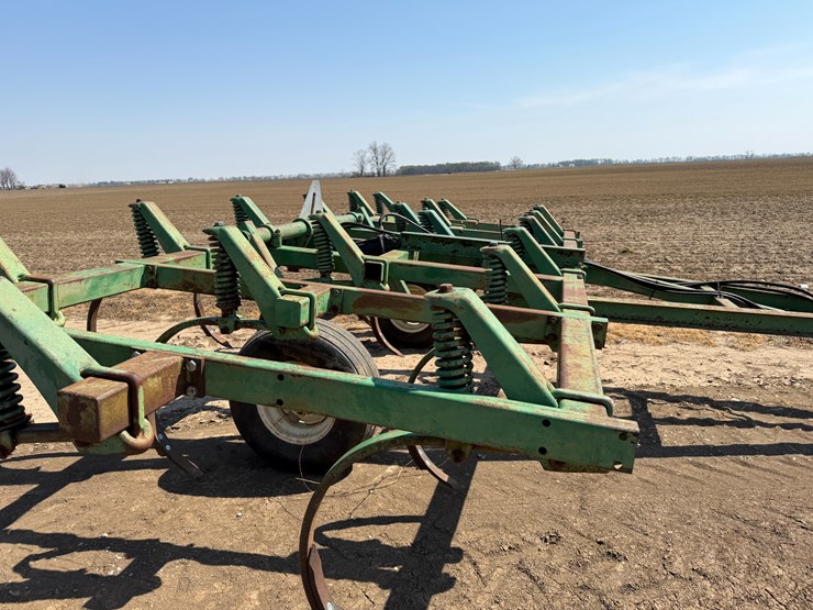 #40325-•-20'-chisel-plow-image-47