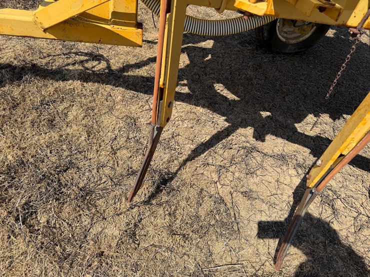 #40307-•-kbh-12-row-24"-500gal-knife-applicator-image-23