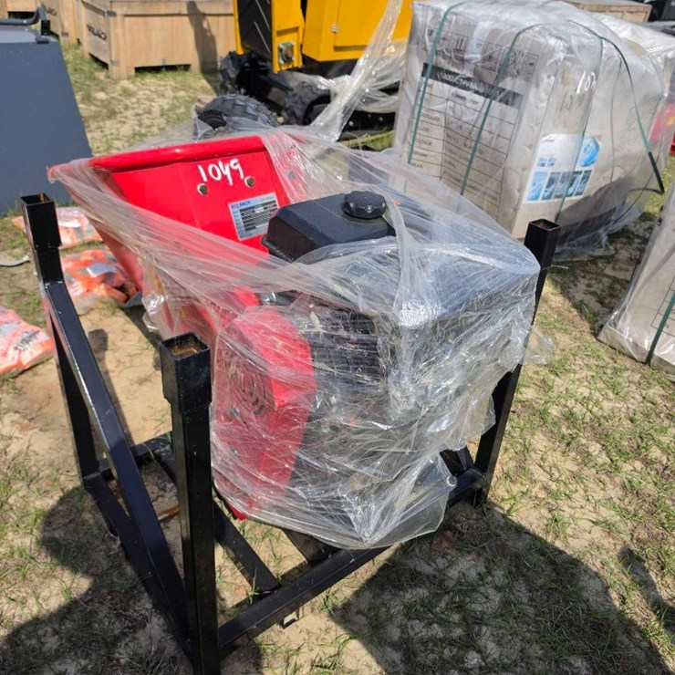 1049 - ABSOLUTE - NEW - WOOD CHIPPER