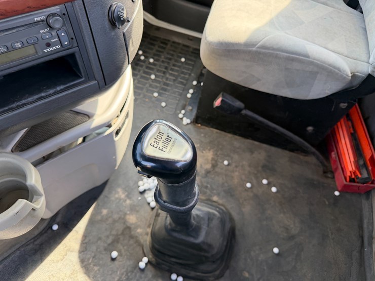 #40279-•-2007-volvo-vnl-t/a-daycab-truck-tractor-vin:-4v4nc9gg97n446542-image-64