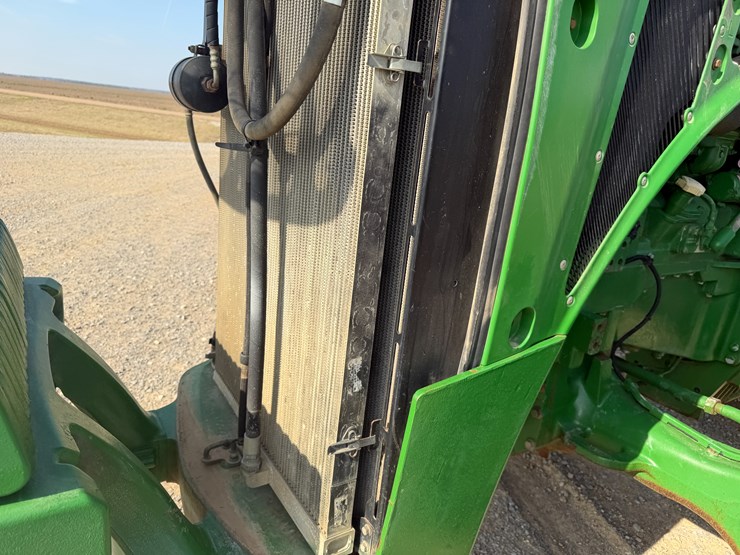 2011-john-deere-8285r-image-46