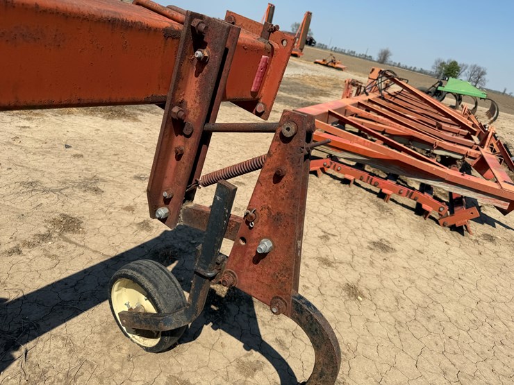 #40331-•-8-row-38"-cultivator-image-16
