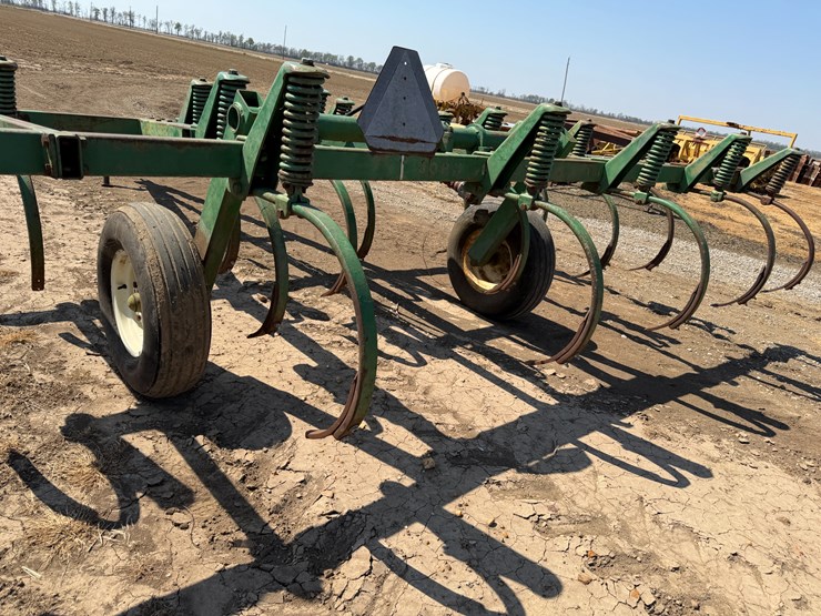 #40325-•-20'-chisel-plow-image-24