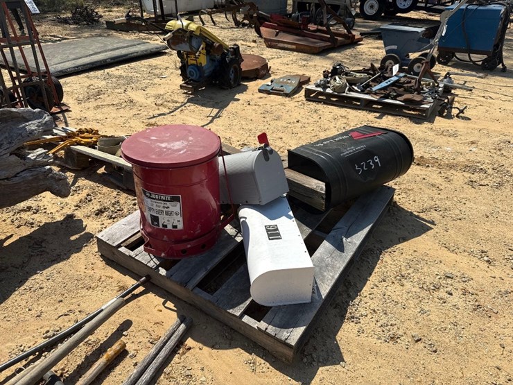 5239---2-mail-boxes-&-trash-cans-image-1