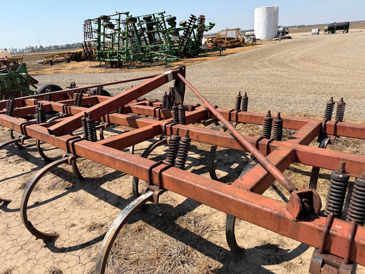 #40328-•-20'-chisel-plow-image-13