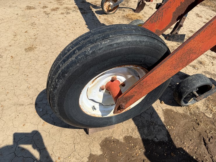 #40331-•-8-row-38"-cultivator-image-6
