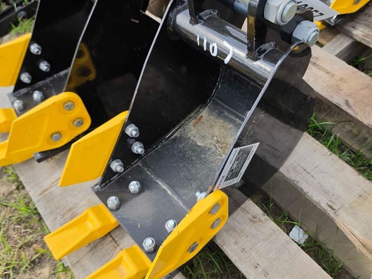 --absolute---new-excavator-8"-bucket-image-3