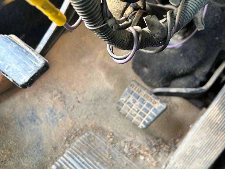 2000-mack-ch613-image-62