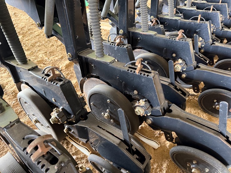 #40294-•-great-plains-2520-25'-grain-drill-image-41
