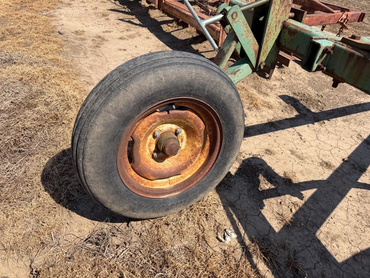 john-deere-16-image-9