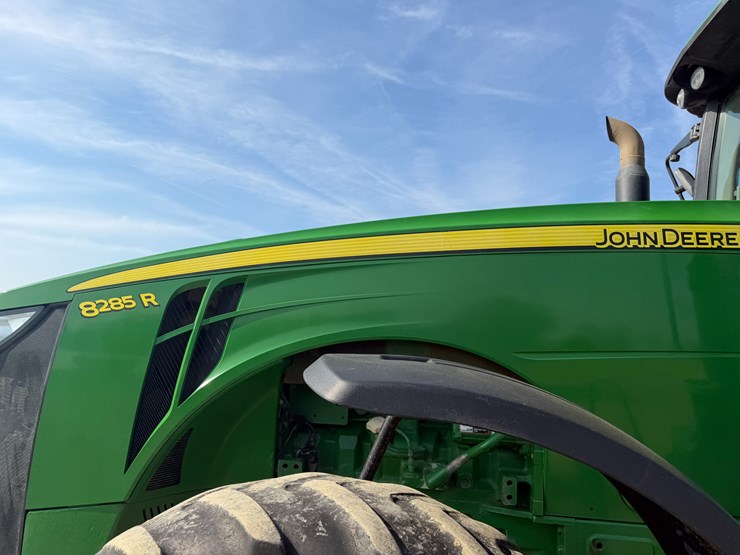 2011-john-deere-8285r-image-27