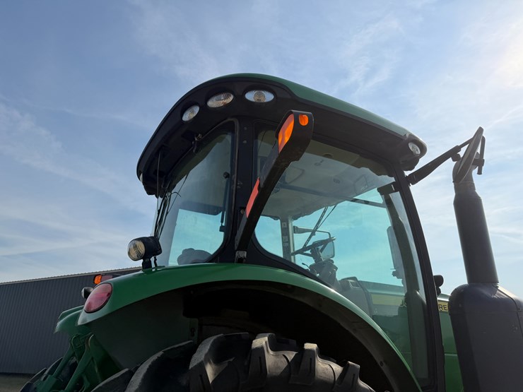 2011-john-deere-8285r-image-38
