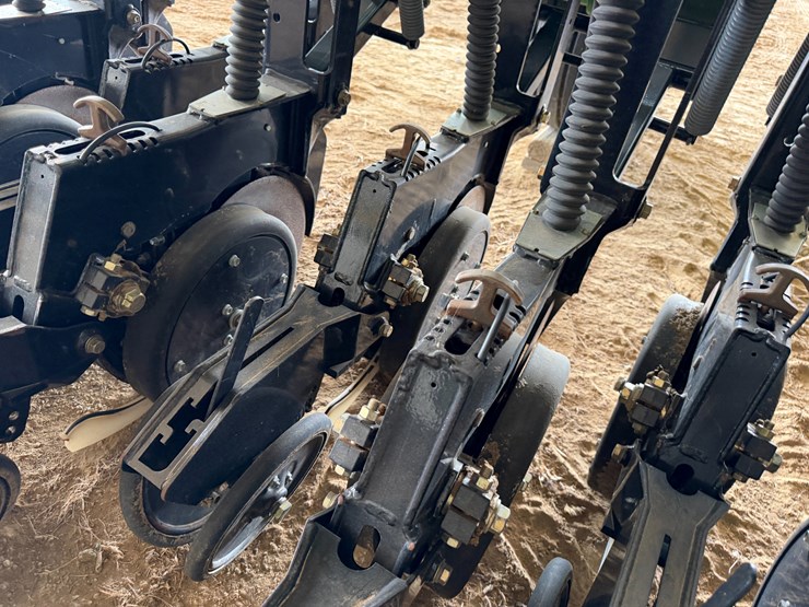 #40294-•-great-plains-2520-25'-grain-drill-image-80