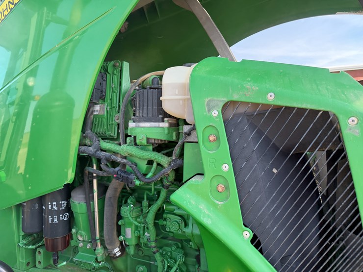 2011-john-deere-8285r-image-51
