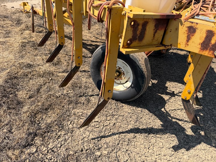 #40307-•-kbh-12-row-24"-500gal-knife-applicator-image-19