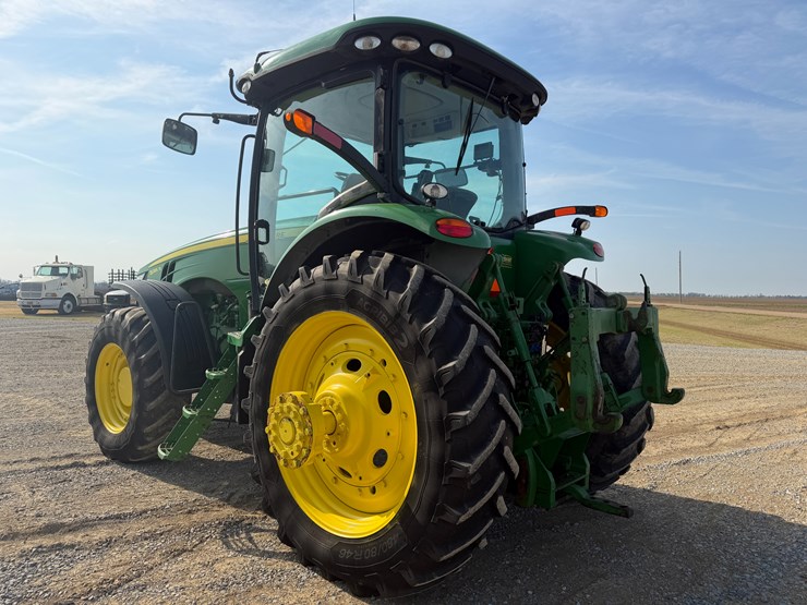 2011-john-deere-8285r-image-4