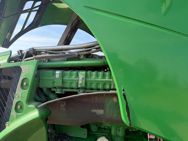2011-john-deere-8285r-image-43