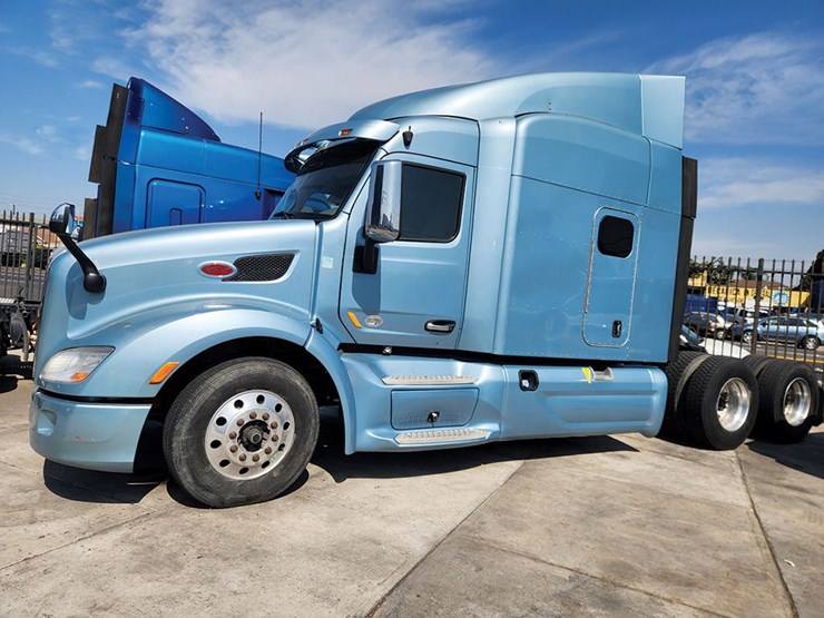2016-peterbilt-579-image-1
