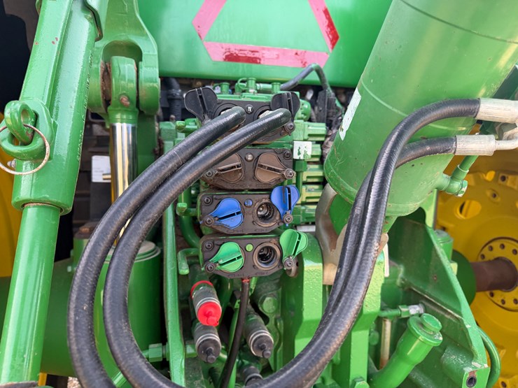 2017-john-deere-8320r-image-18