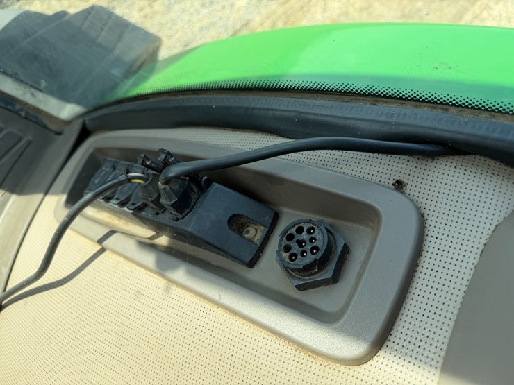 2011-john-deere-8285r-image-70