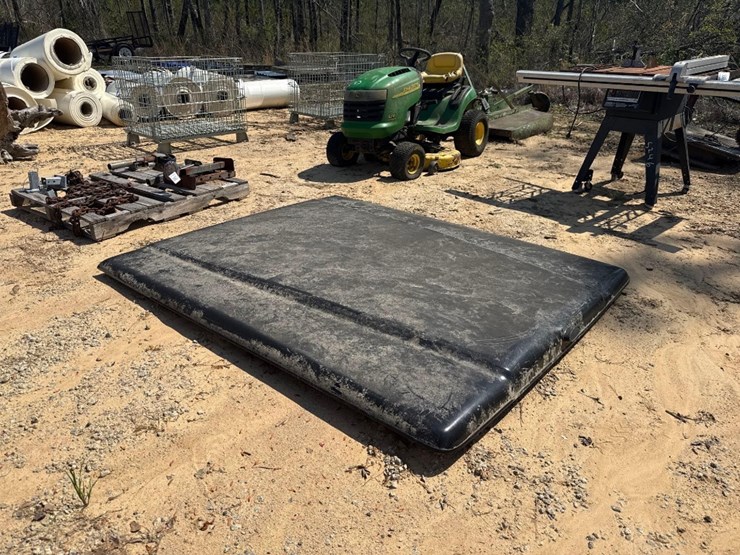 5247---truck-bed-cover-image-1