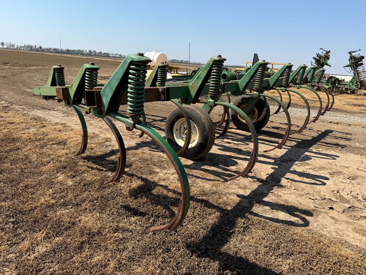 #40325-•-20'-chisel-plow-image-4