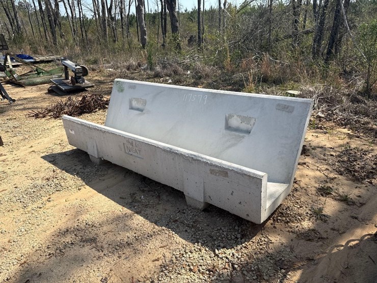 5256---8'-concrete-bunk-feeder-image-2