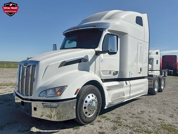 2023-peterbilt-579-image-1