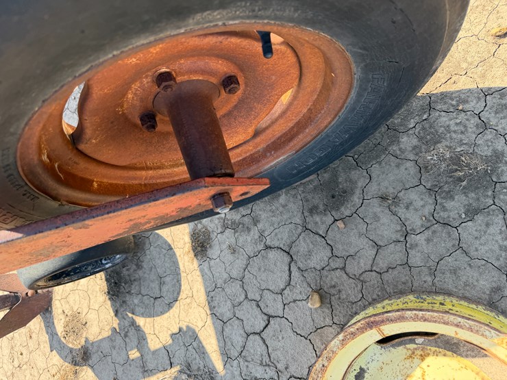 #40331-•-8-row-38"-cultivator-image-9