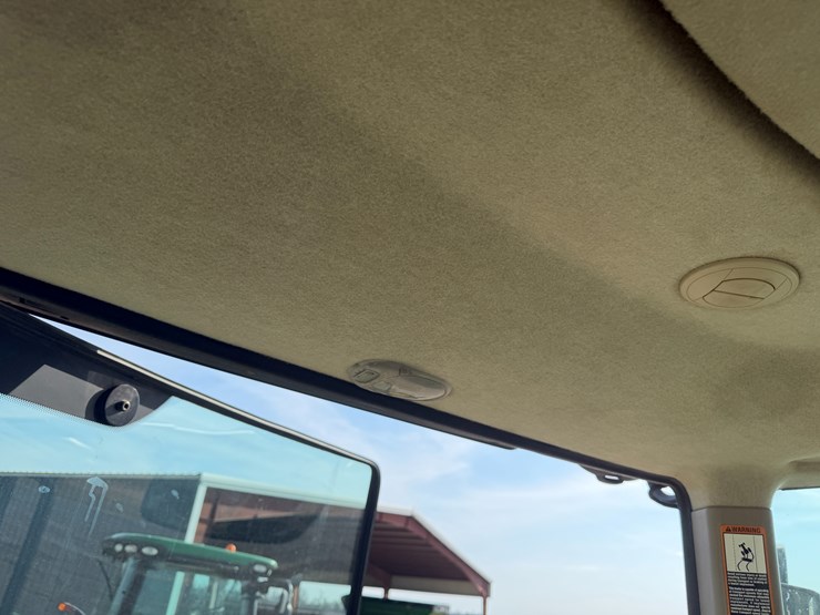 2011-john-deere-8285r-image-61