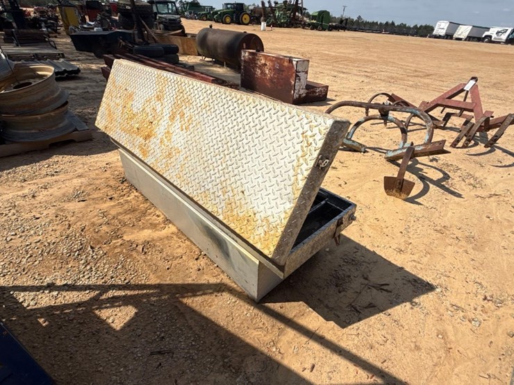 5286---tool-boxes-with-step-rails-image-3