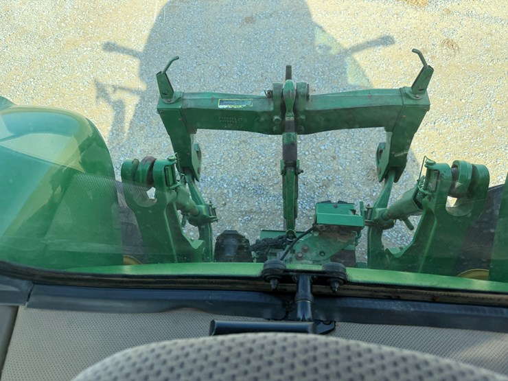2011-john-deere-8285r-image-66