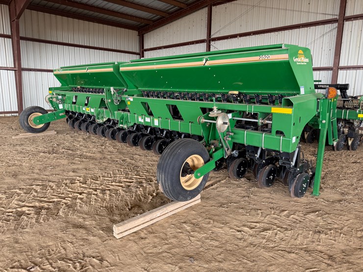 #40294-•-great-plains-2520-25'-grain-drill-image-1