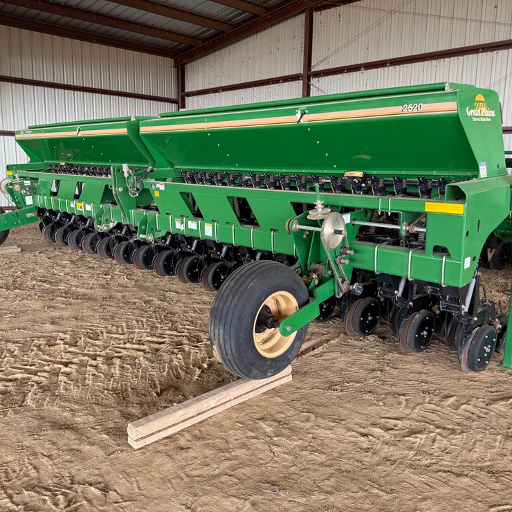 #40294 • Great Plains 2520 25' Grain Drill