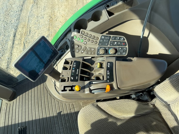 2011-john-deere-8285r-image-59