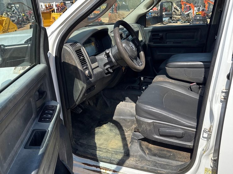 2012-dodge-ram-3500-image-16