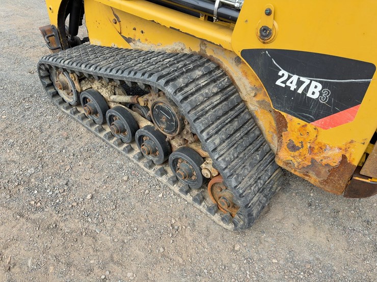 2014-caterpillar-247b3-image-13