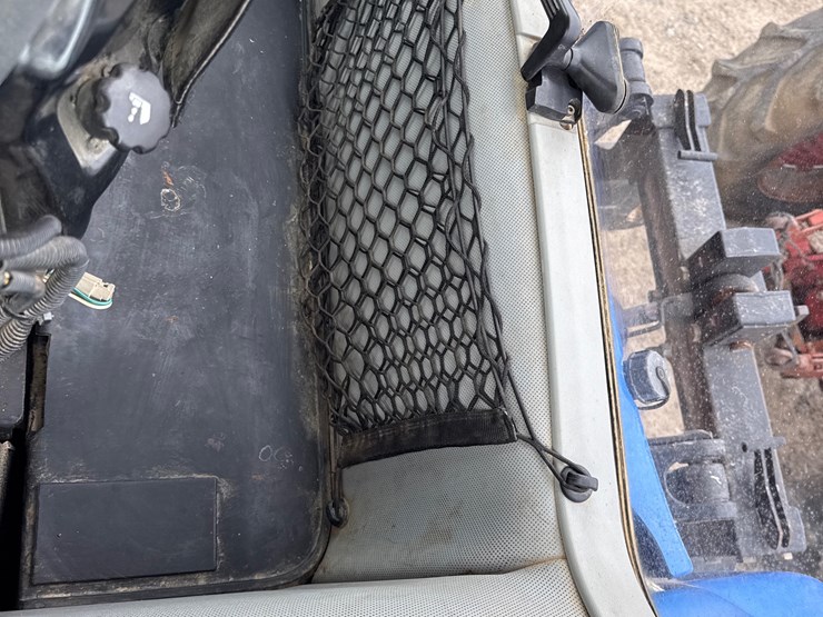 2015-new-holland-t8.410-image-56