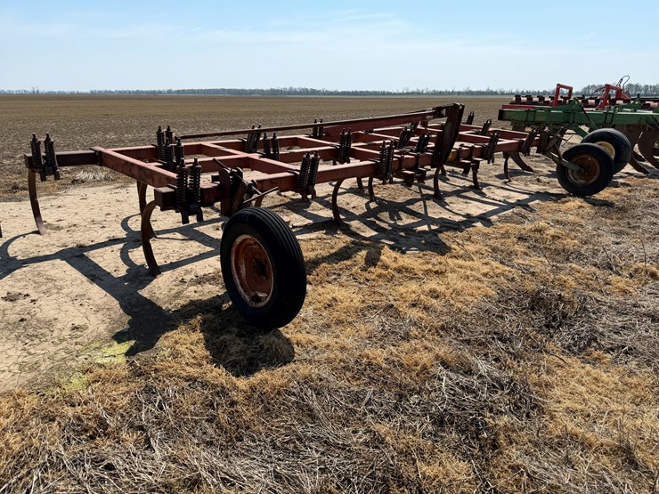 #40328-•-20'-chisel-plow-image-2