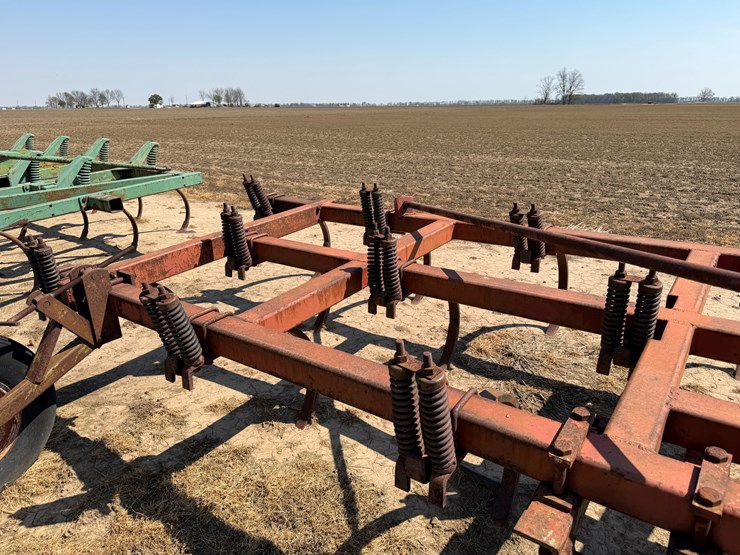 #40328-•-20'-chisel-plow-image-32