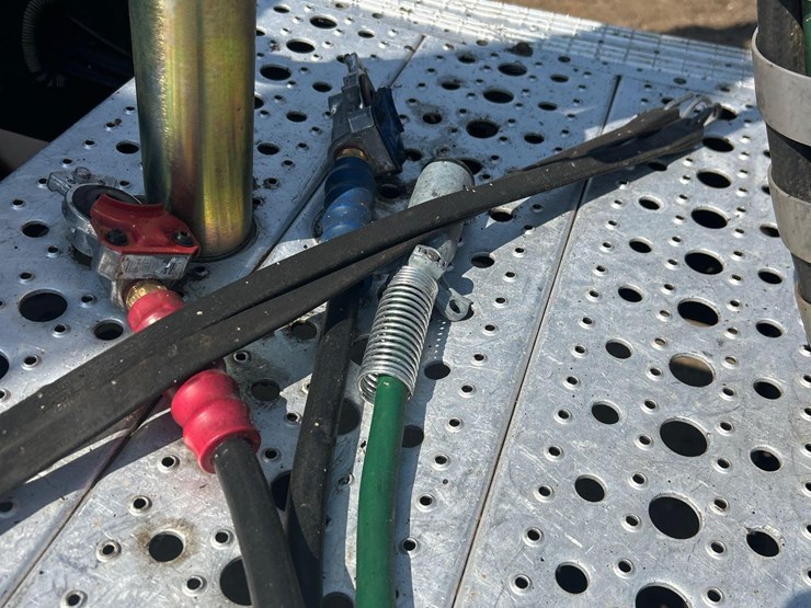 2000-mack-ch613-image-12